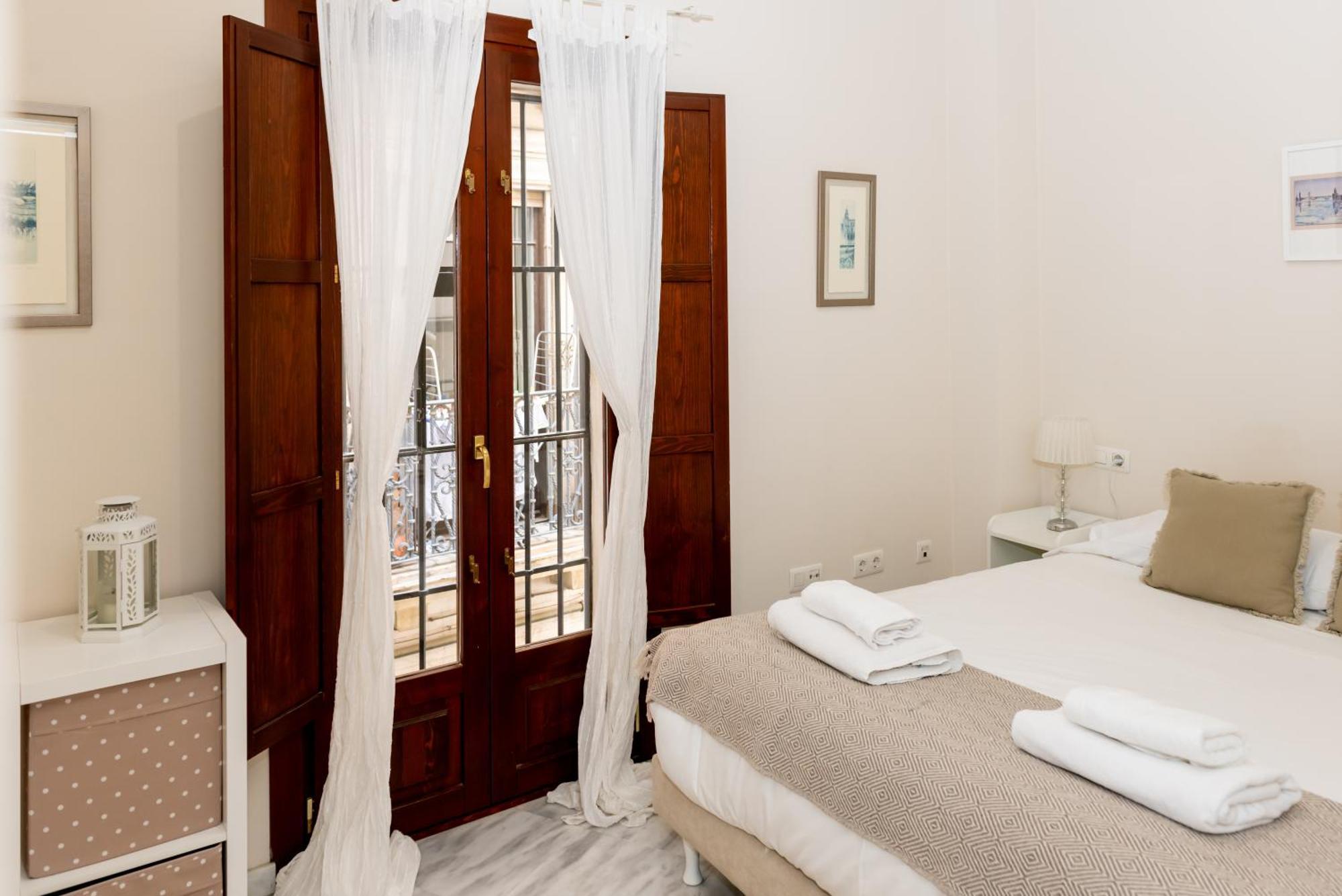 Charming & Quiet Apartment In Plaza Del Salvador Севилья Экстерьер фото