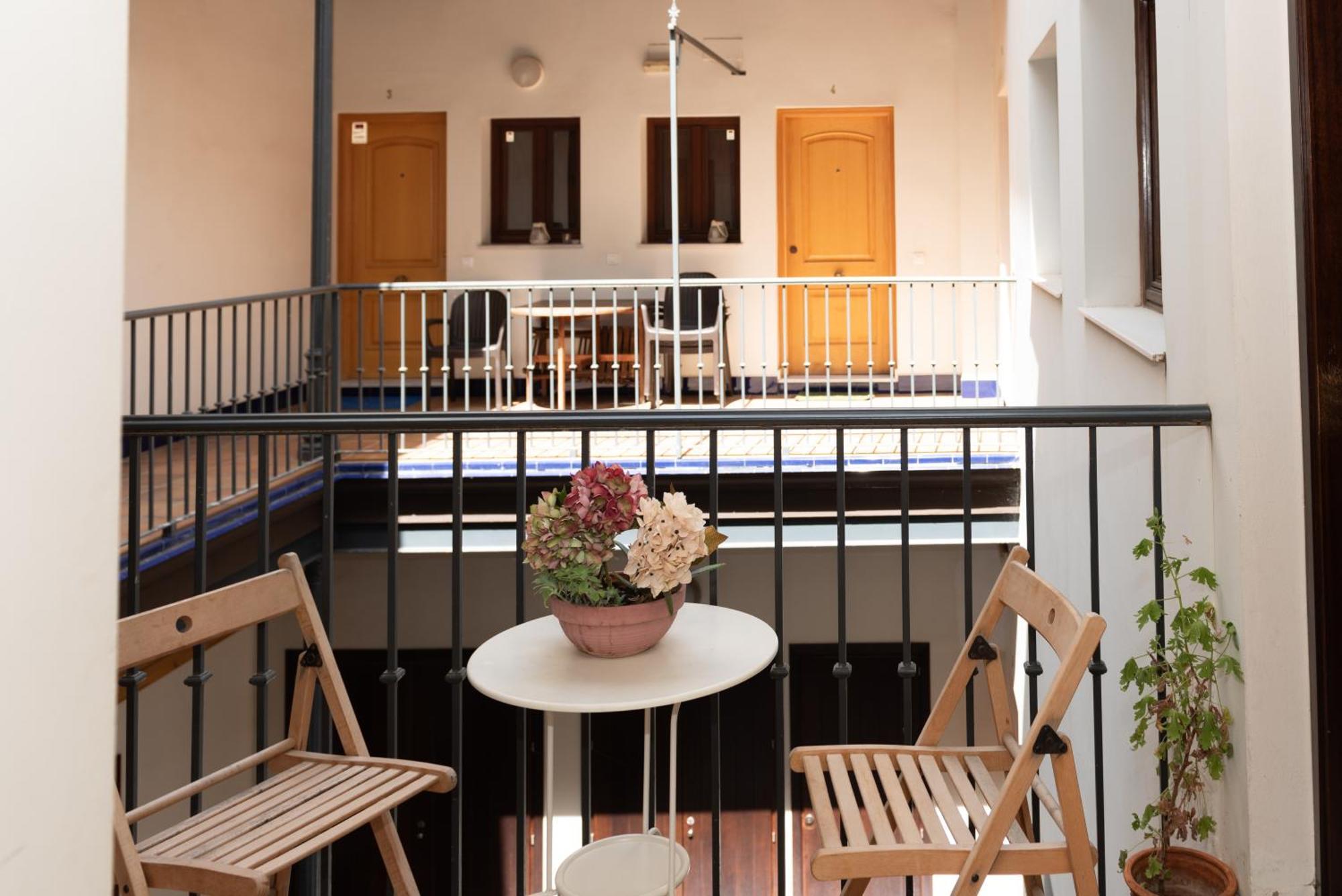 Charming & Quiet Apartment In Plaza Del Salvador Севилья Экстерьер фото